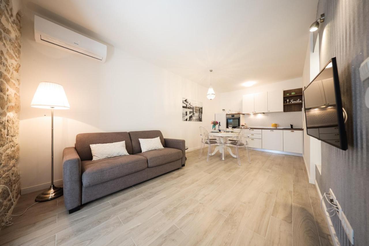 Pavle'S Apartment Zadar Bagian luar foto